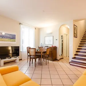 Apartment Flat 13: Elegante E Luminoso Con Terrazzo Privato, Bologna